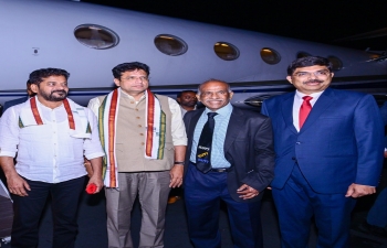 Consul General Dr. K. Srikar Reddy received the Honorable Chief Minister of Telangana, Sri. Anumula Revanth Reddy Garu, and the Honorable Sri Duddilla Sridhar Babu Garu Minister for Information Technology, Electronics & Communications; Industries & Commerce and Legislative Affairs at San Jose Airport in bay area, California. The community came together to extend a warm and enthusiastic welcome to our leaders.