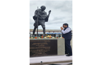 On January 30, 2025, Consul General Dr. K. Srikar Reddy paid floral tribute to Mahatma Gandhi, honoring his 77th Martyrdom Anniversary. This day, observed as Martyrs’ Day, commemorates Mahatma Gandhi’s enduring legacy of non-violence and peace. His teachings continue to inspire individuals worldwide to strive for harmony and justice.